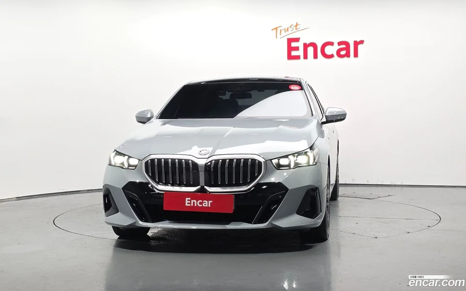 BMW 5 Series 530e M 2025 — thumbnail 3