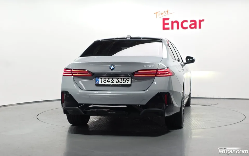 BMW 5 Series 530e M 2025 — thumbnail 4