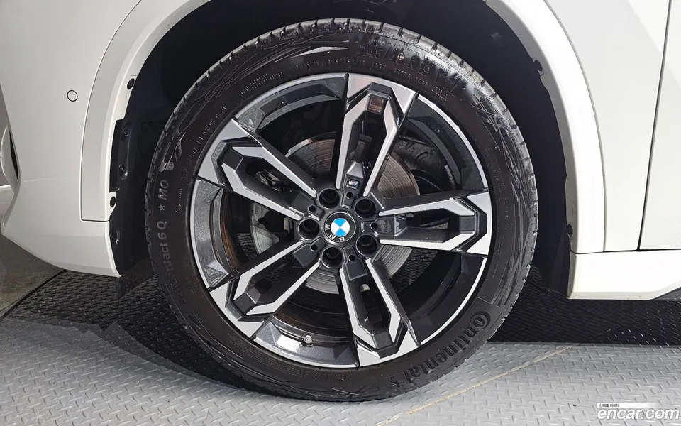 BMW X1 xDrive 20i M 2025 — миниатюра 2