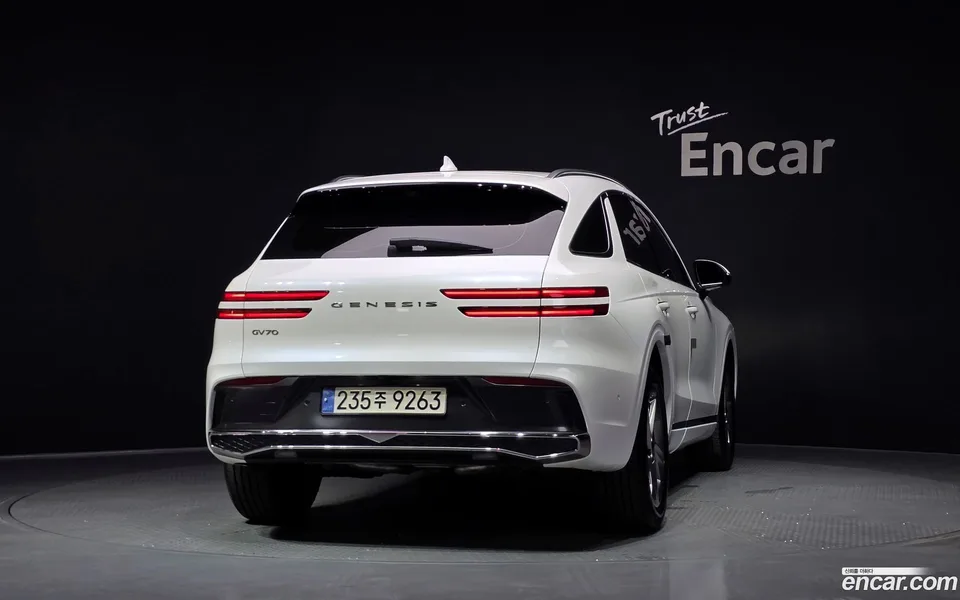 Genesis GV70 2.5T 2WD 2024 — thumbnail 4