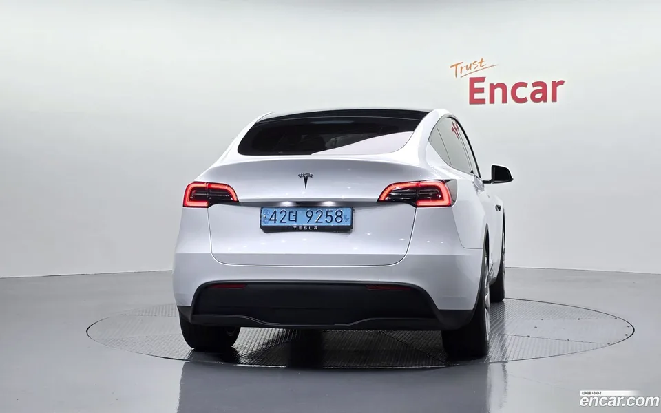 Tesla Model Y RWD 2024 — thumbnail 4