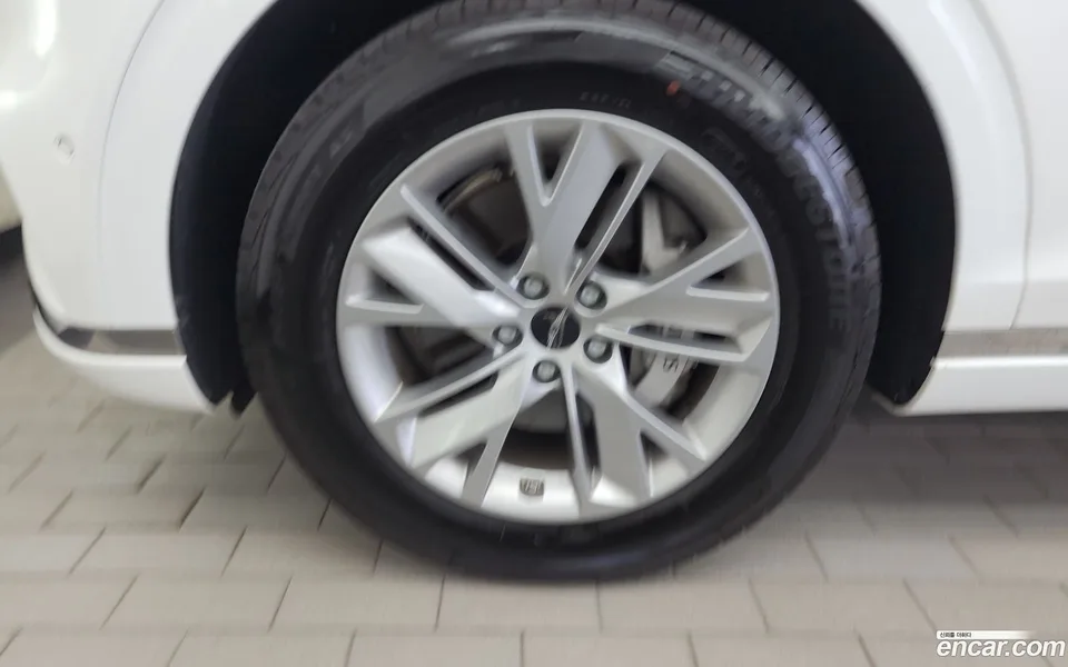 Genesis GV70 2.5T 2WD 2024 — thumbnail 5