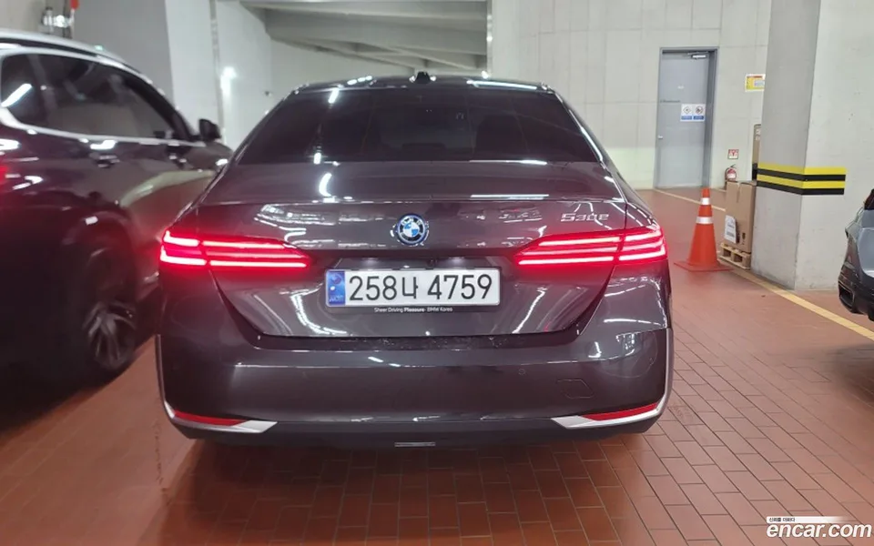 BMW 5 Series 530e 2025 — thumbnail 4