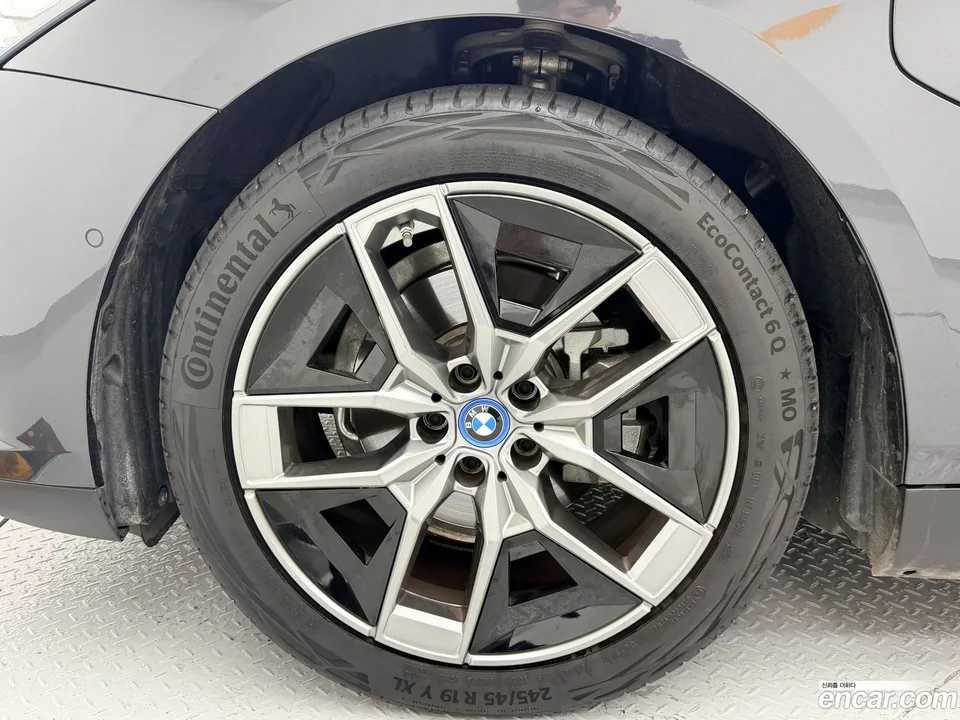 BMW 5 Series 530e 2025 — thumbnail 5