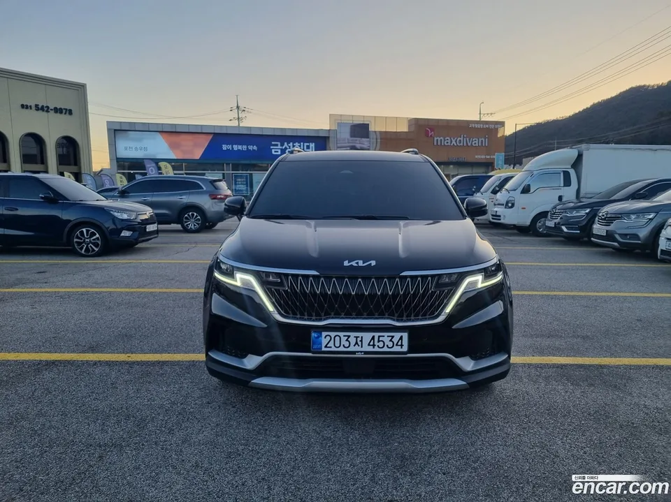 Kia Carnival 9 2023 — thumbnail 3