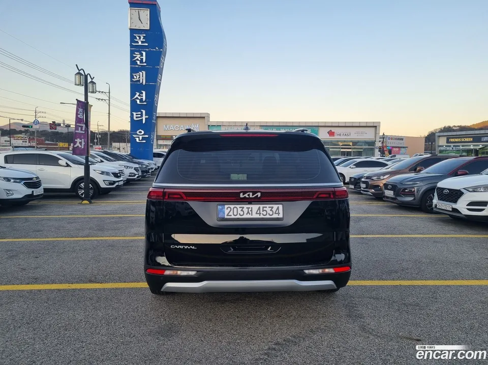 Kia Carnival 9 2023 — thumbnail 4
