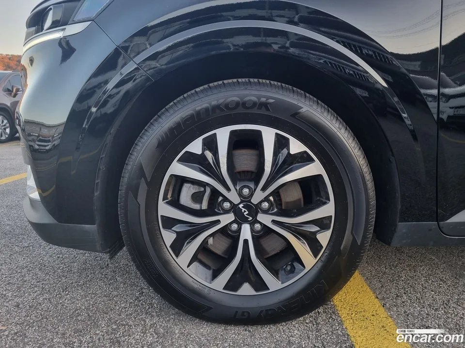 Kia Carnival 9 2023 — thumbnail 5