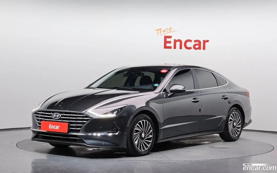 Hyundai Sonata Hybrid 2023 — photo 1, buy with delivery to Moscow