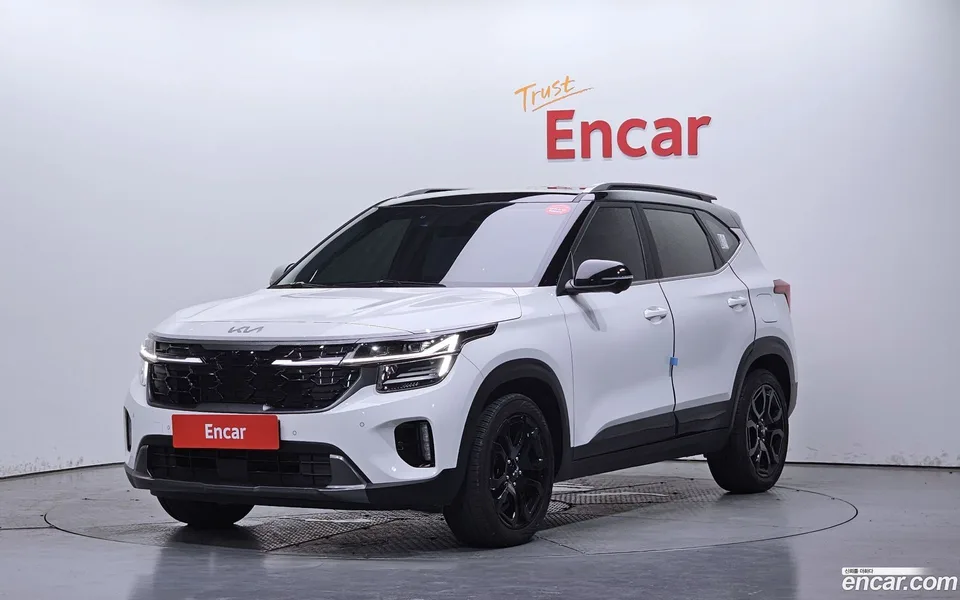 Kia Seltos 2.0 2WD 2023 — photo 1, buy with delivery to Moscow