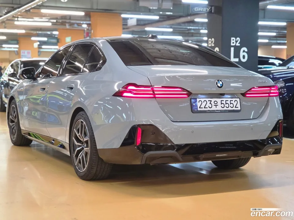 BMW 5 Series 520i M 2024 — thumbnail 3