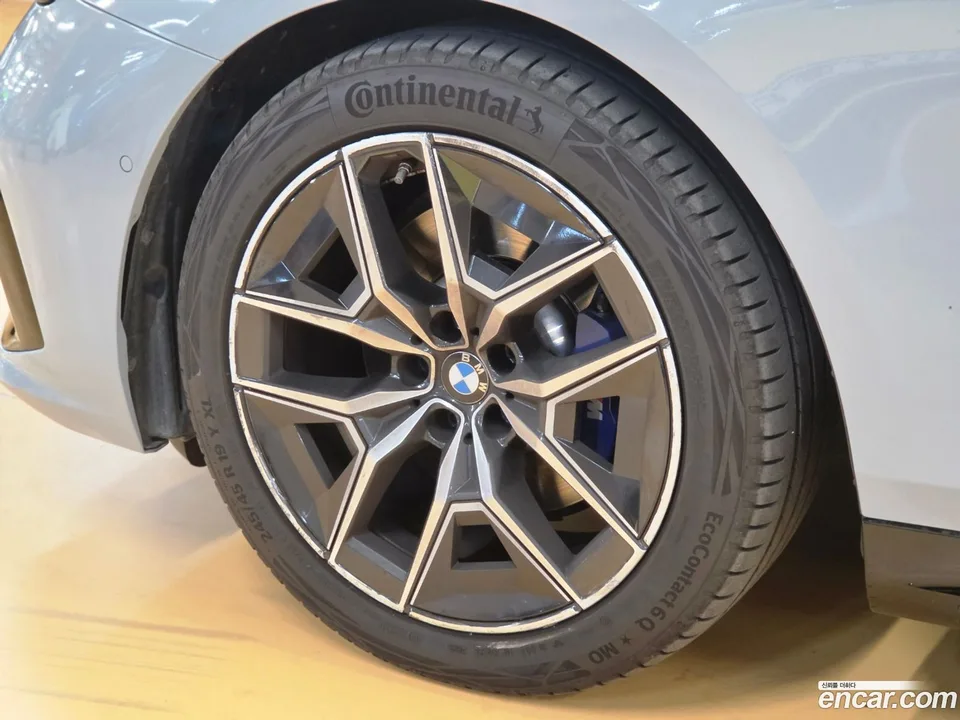 BMW 5 Series 520i M 2024 — thumbnail 4