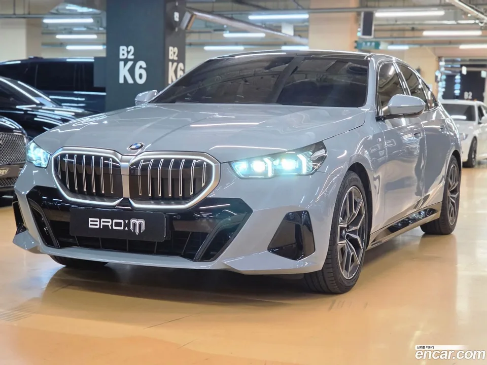 BMW 5 Series 520i M 2024 — фото 1, купить с доставкой в Москву