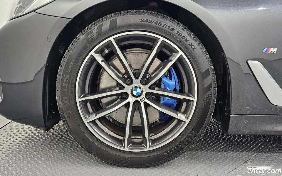 BMW 5 Series 520i M 2022 — миниатюра 2
