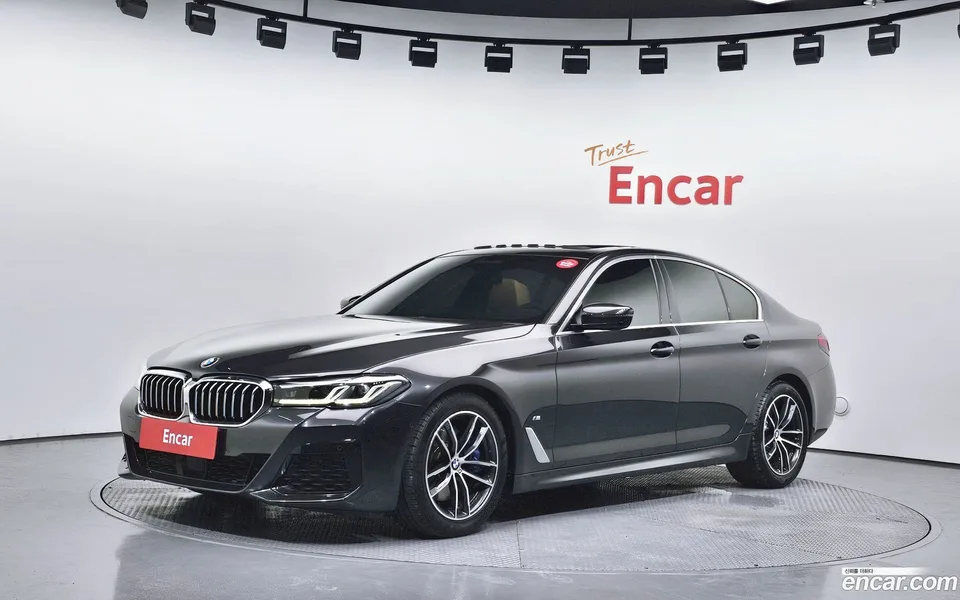 BMW 5 Series 520i M 2022 — фото 1, купить с доставкой в Москву