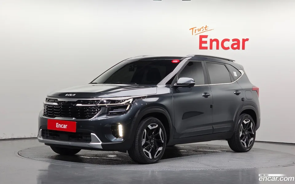 Kia Seltos 1.6 2WD 2023 — photo 1, buy with delivery to Moscow