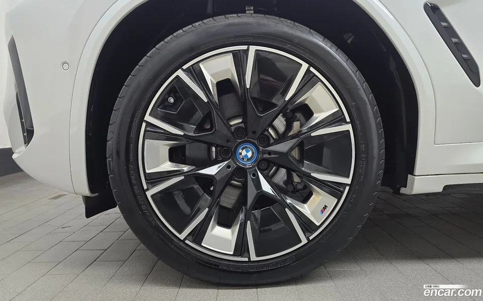 BMW iX3 M 2024 — thumbnail 2