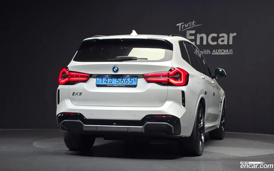 BMW iX3 M 2024 — thumbnail 4