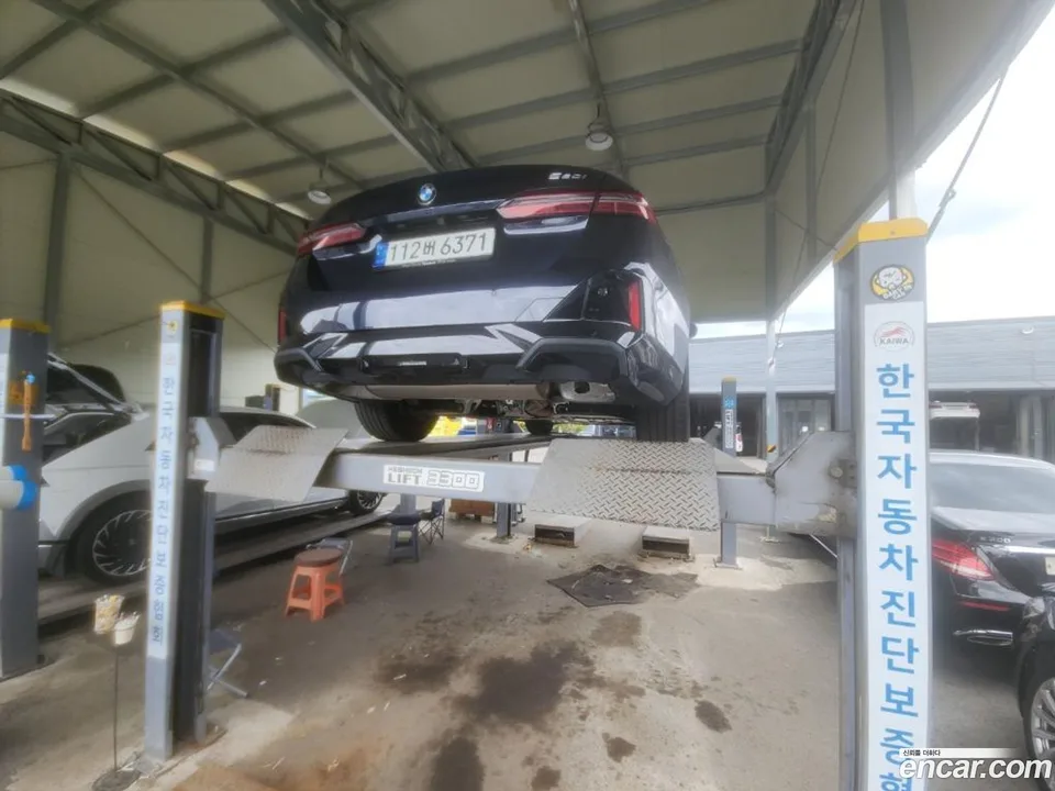 BMW 5 Series 520i M 2024 — thumbnail 2