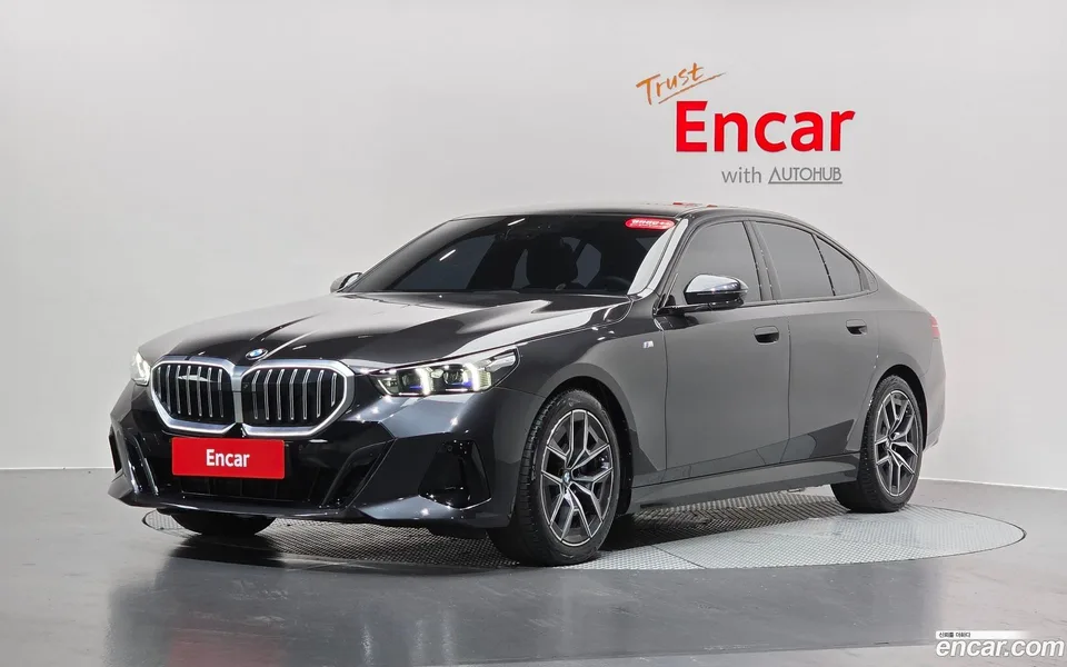 BMW 5 Series 520i M 2023 — photo 1, buy with delivery to Moscow