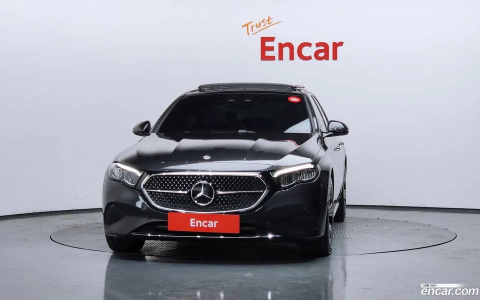 Mercedes-Benz E-Class E200 2025 — thumbnail 3