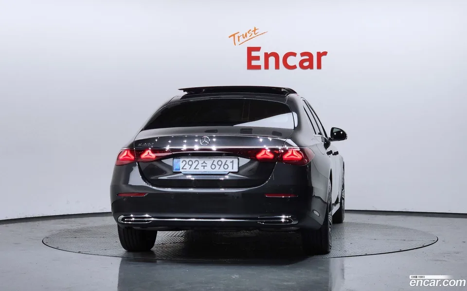 Mercedes-Benz E-Class E200 2025 — thumbnail 4