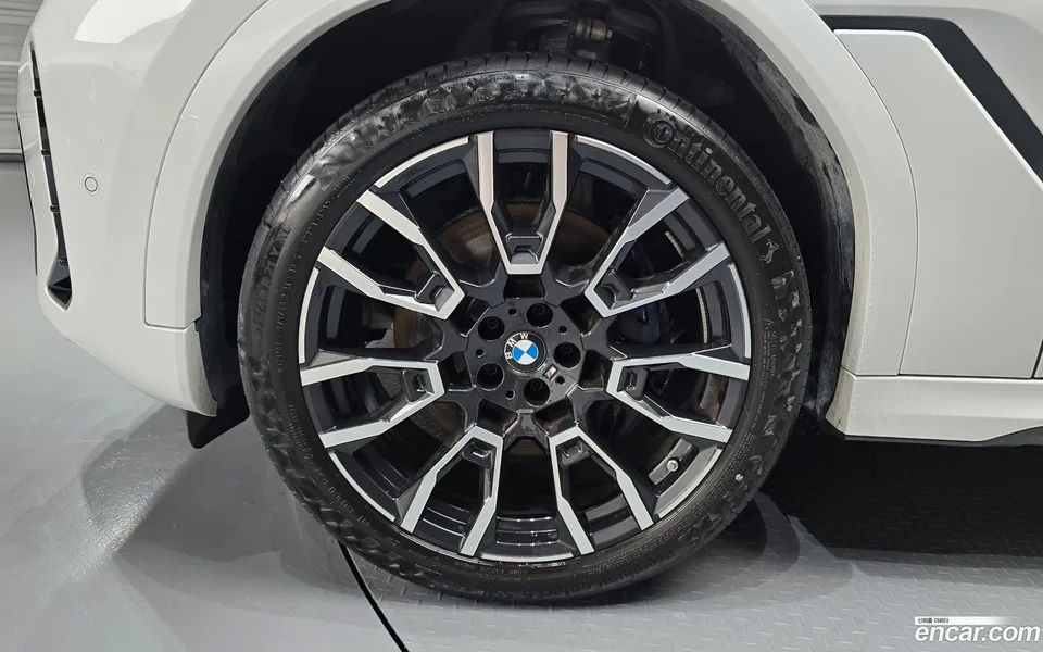 BMW X6 xDrive40i M 2023 — миниатюра 5