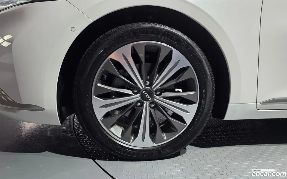 Kia K8 Hybrid 2023 — thumbnail 2