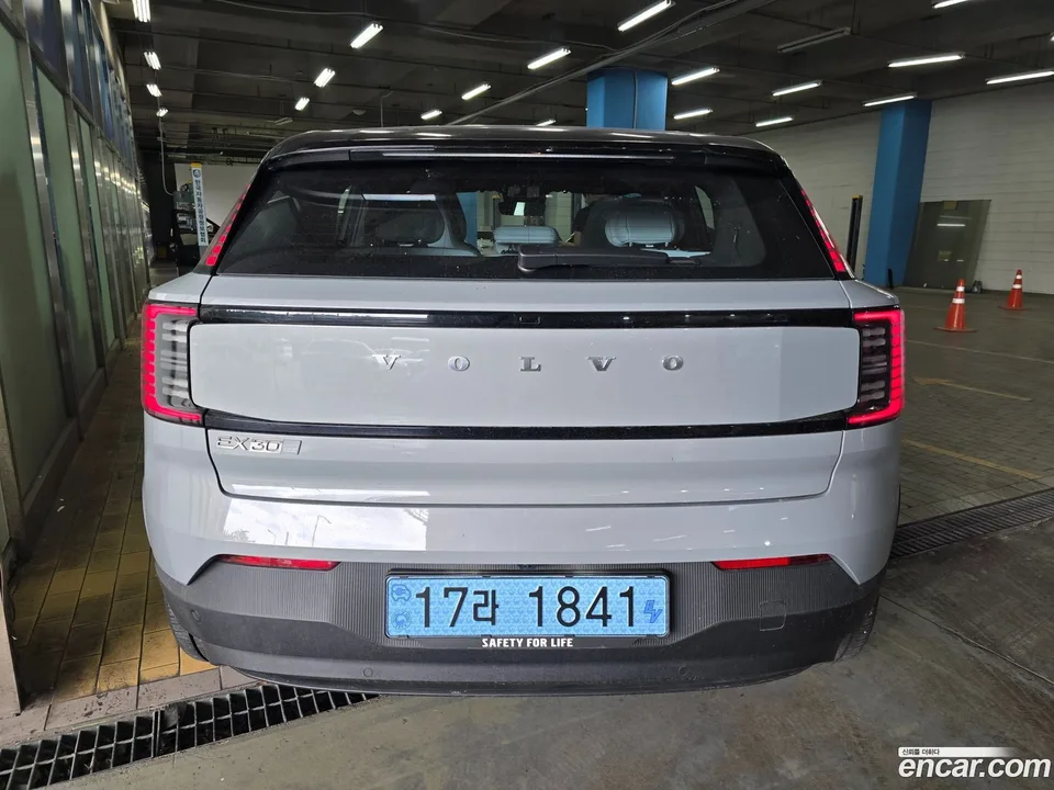 Volvo EX30 2025 — thumbnail 3