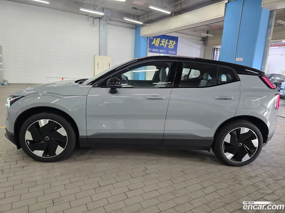 Volvo EX30 2025 — thumbnail 4