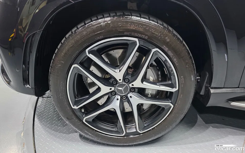 Mercedes-Benz GLE-Class AMG GLE53 4MATIC+ 2023 — thumbnail 5