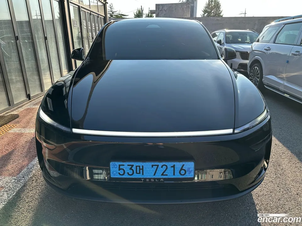 Tesla Model Y RWD 2026 — thumbnail 3