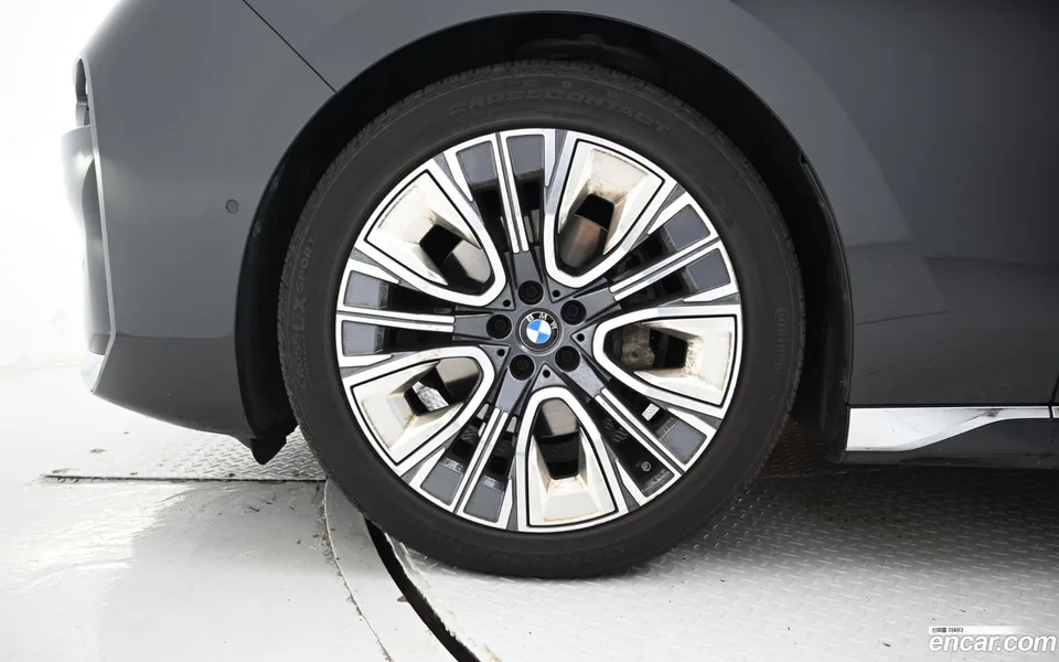 BMW 7 Series 740d xDrive 2023 — thumbnail 2