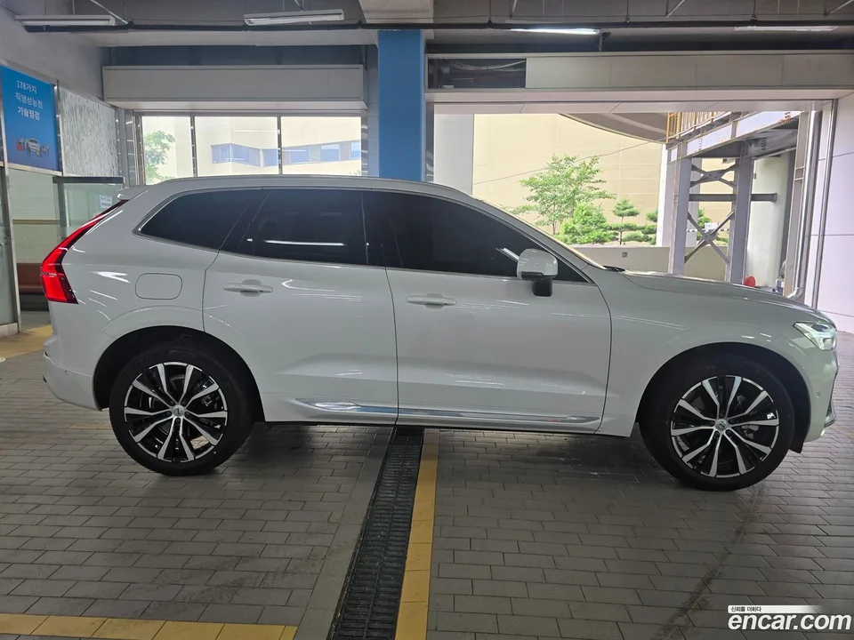 Volvo XC60 B6 2024 — thumbnail 4