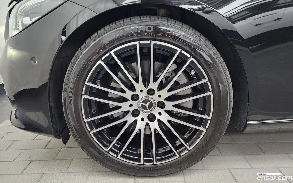 Mercedes-Benz C-Class C300 4MATIC 2023 — thumbnail 2