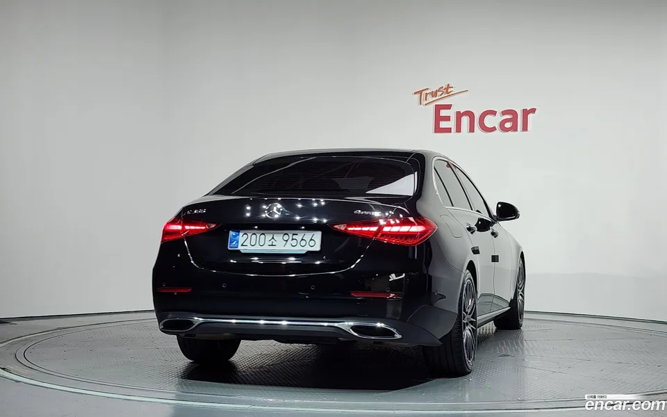 Mercedes-Benz C-Class C300 4MATIC 2023 — thumbnail 4