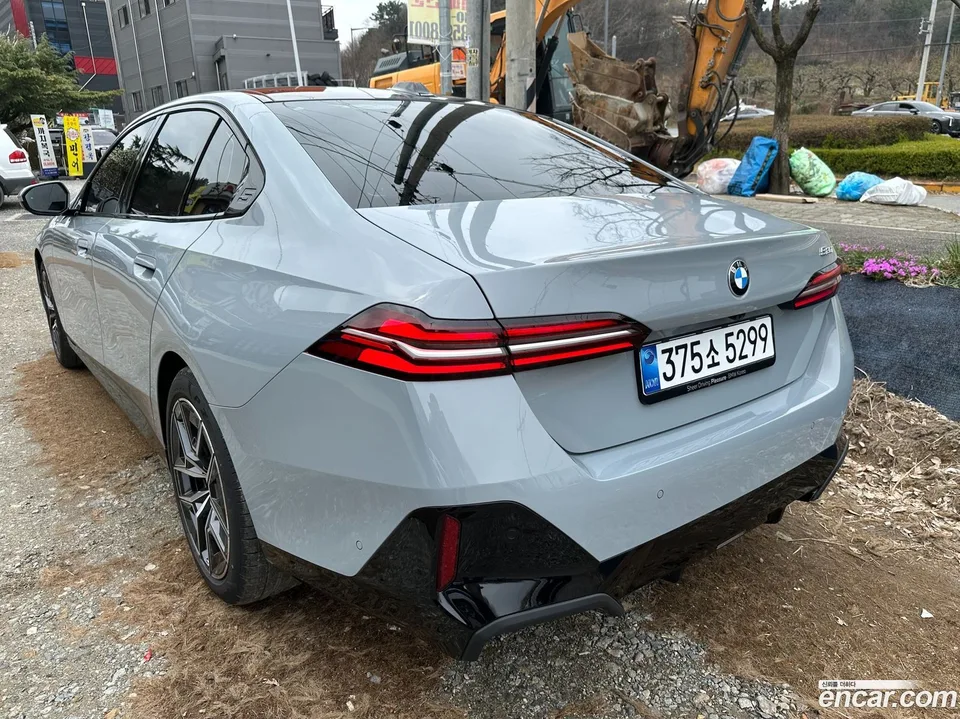 BMW 5 Series 520i M 2026 — thumbnail 2