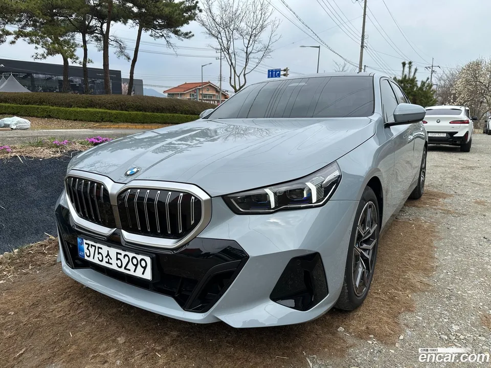 BMW 5 Series 520i M 2026 — thumbnail 3