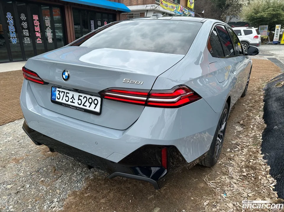 BMW 5 Series 520i M 2026 — thumbnail 4