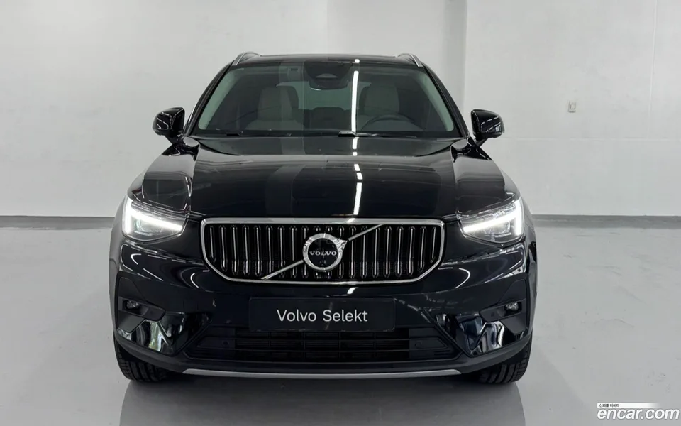 Volvo XC40 B4 2026 — thumbnail 3