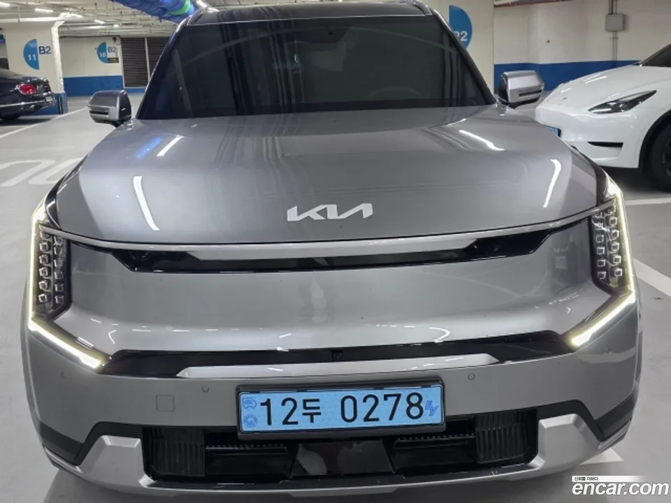 Kia EV9 4WD 2023 — photo 1, buy with delivery to Moscow