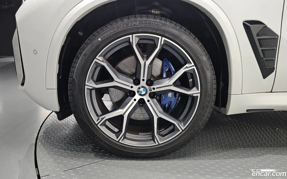 BMW X5 xDrive 40i M 2023 — thumbnail 2