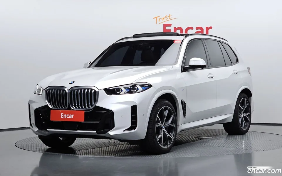 BMW X5 xDrive 40i M 2023 — photo 1, buy with delivery to Moscow