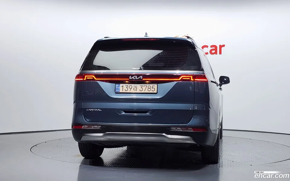 Kia Carnival 7 2023 — thumbnail 4
