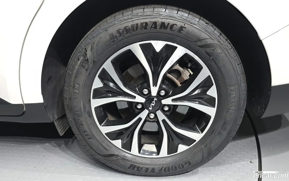 Kia Carnival 9 2023 — thumbnail 2