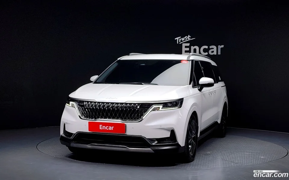 Kia Carnival 9 2023 — thumbnail 3