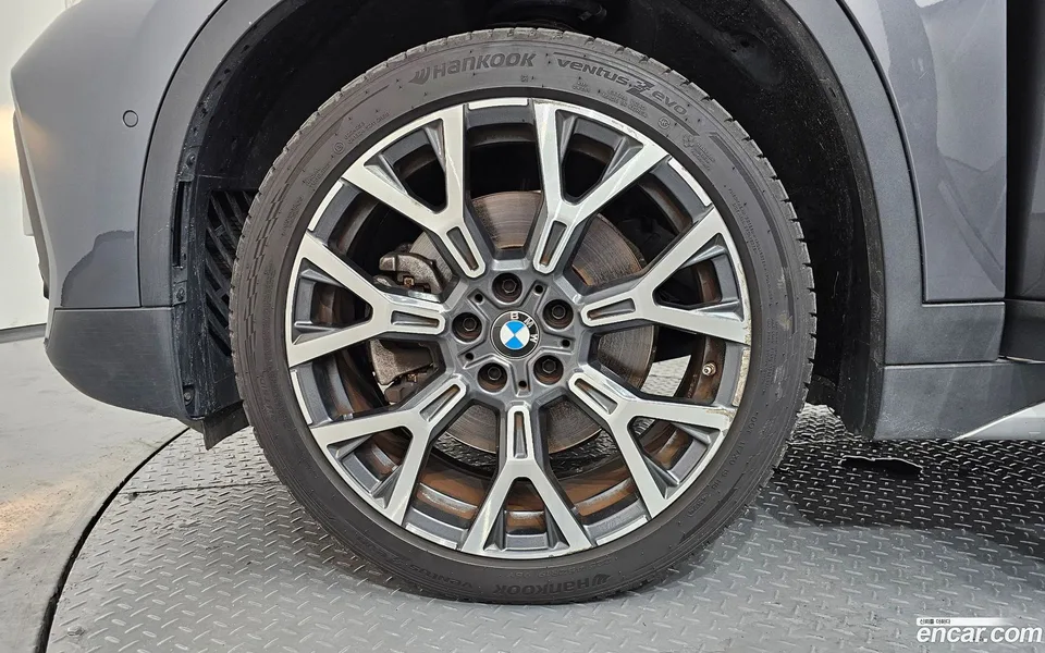 BMW X1 xDrive 20i xLine 2022 — thumbnail 2