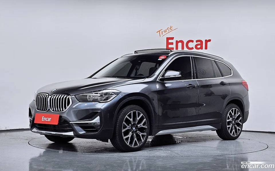 BMW X1 xDrive 20i xLine 2022 — photo 1, buy with delivery to Moscow