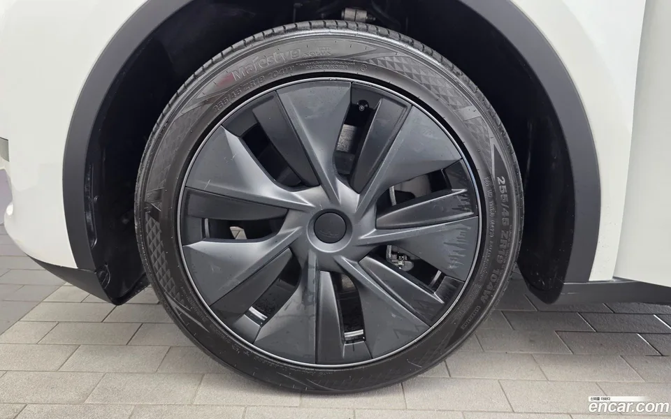 Tesla Model Y RWD 2024 — thumbnail 2