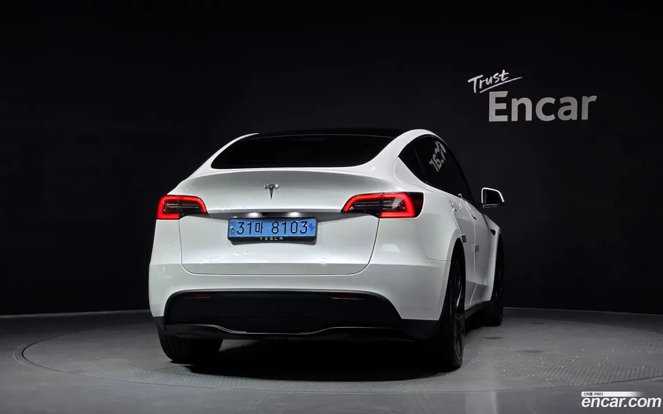 Tesla Model Y RWD 2024 — thumbnail 4