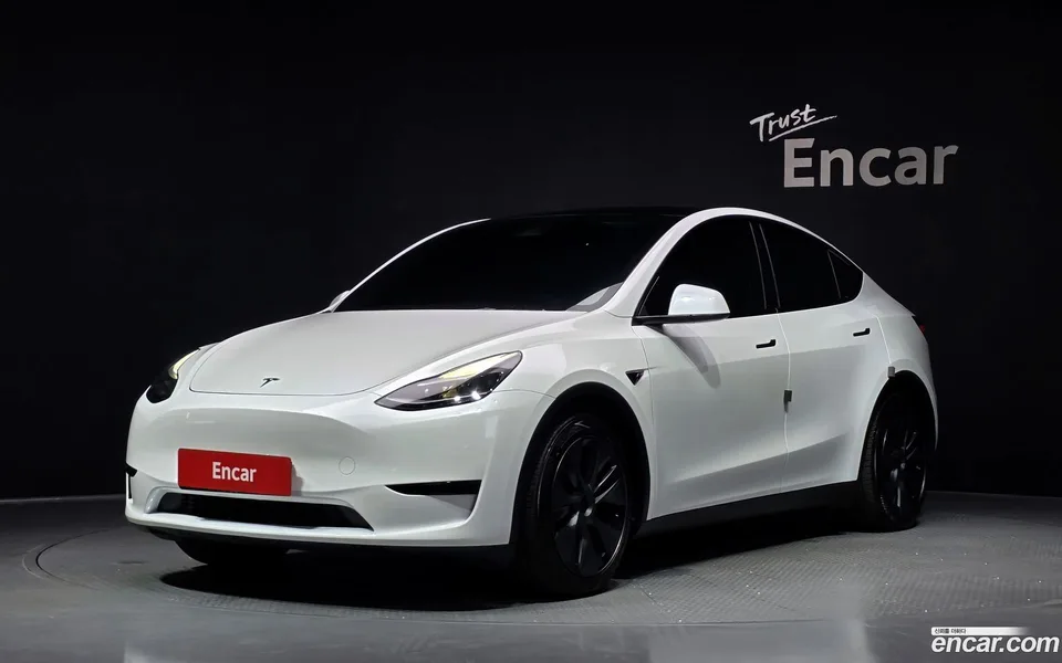 Tesla Model Y RWD 2024 — photo 1, buy with delivery to Moscow